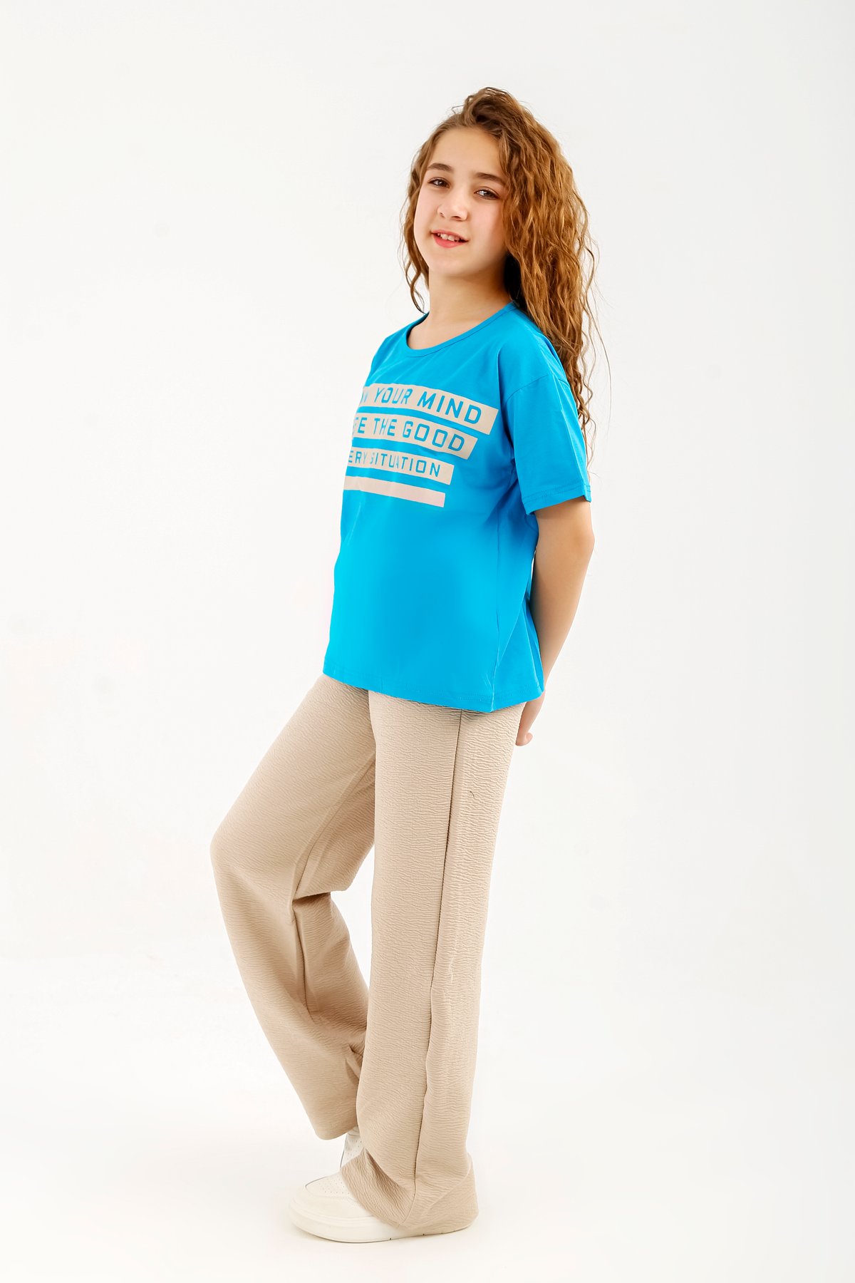 Girls' casual outfit: blue t-shirt and beige pants