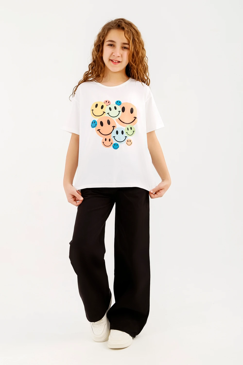 Girls' set: white t-shirt with smiley face print and black pants
